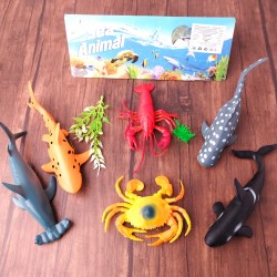 مجسمات أسماك وكائنات بحرية كبيرة