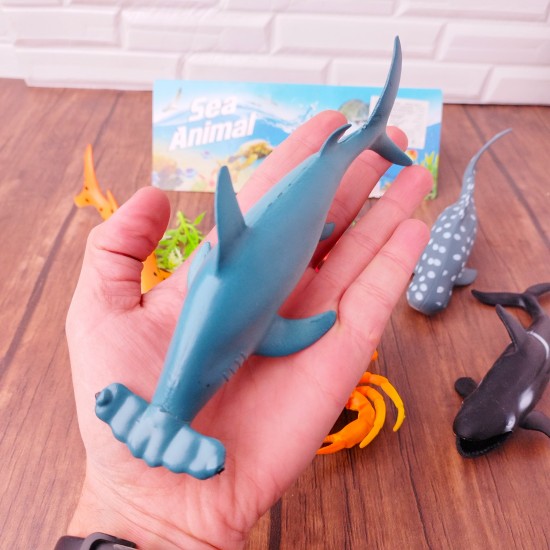 مجسمات أسماك وكائنات بحرية كبيرة