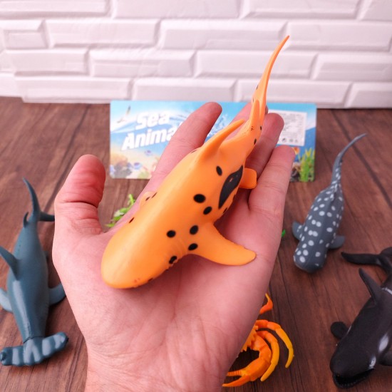 مجسمات أسماك وكائنات بحرية كبيرة